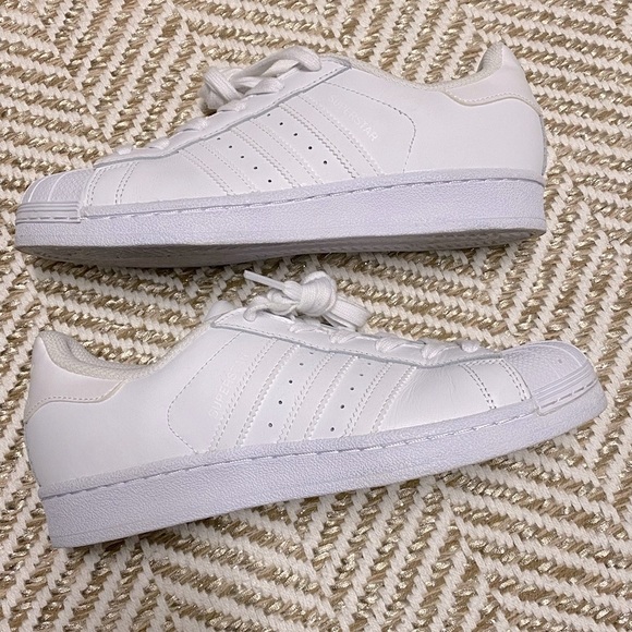 Excellent condition. Worn twice. Adidas Superstar size 6.5 - Picture 2 of 7